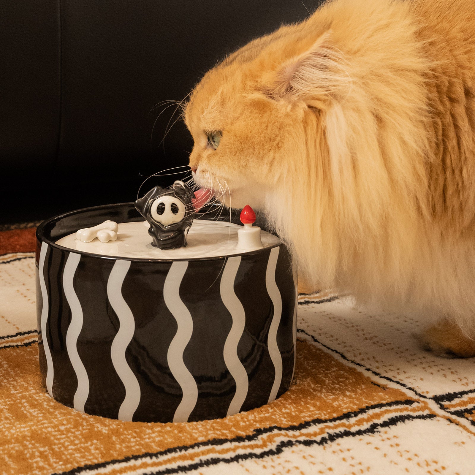 50oz/1.5L Devil Horn Ceramic Cat Water Fountain