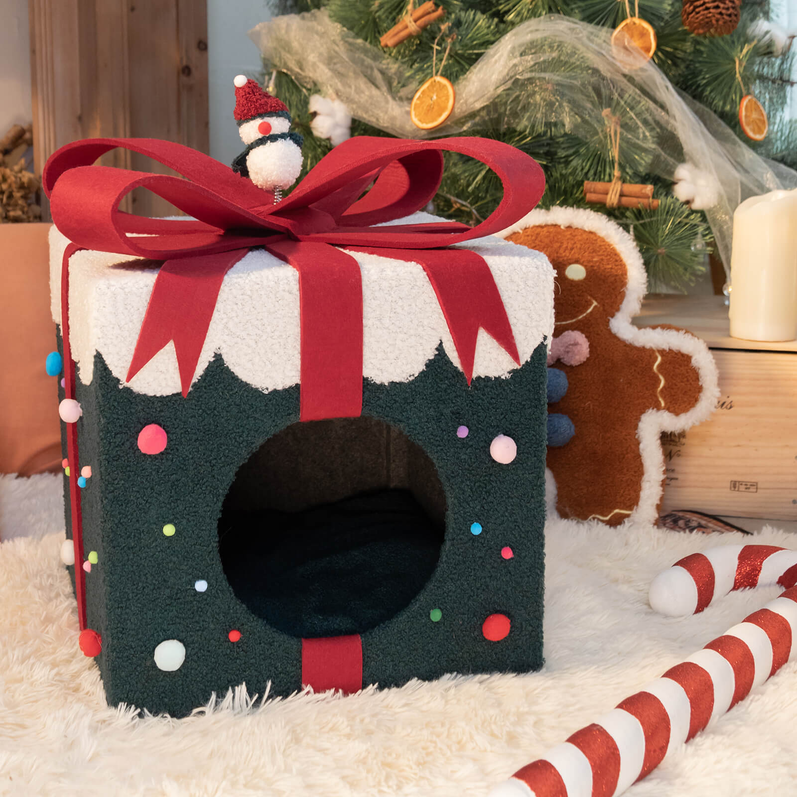 Santa&#39;s Special Delivery Cat Bed