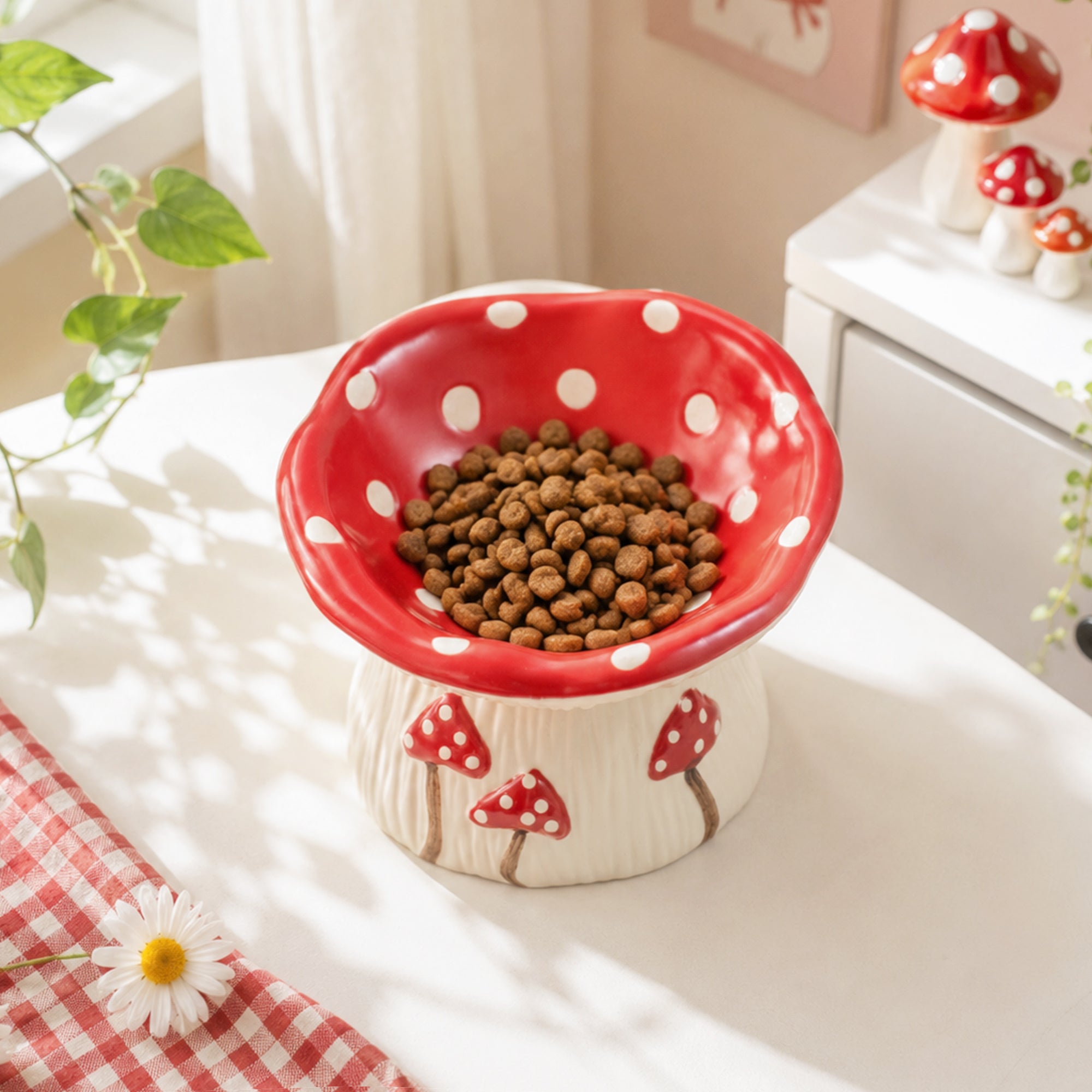 Overhead view of the mushroom ceramic cat bowl